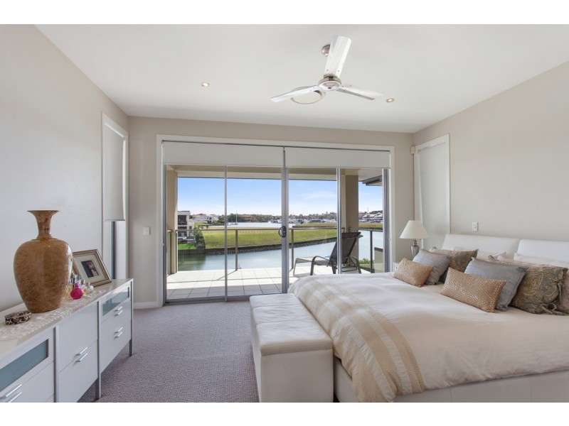 2241 GLENGALLON WAY, Hope Island QLD 4212