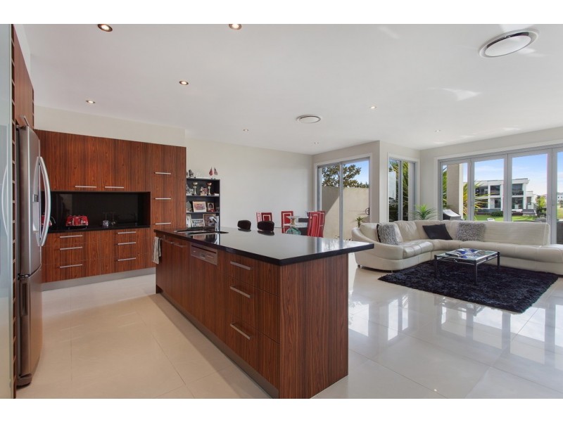 2241 GLENGALLON WAY, Hope Island QLD 4212