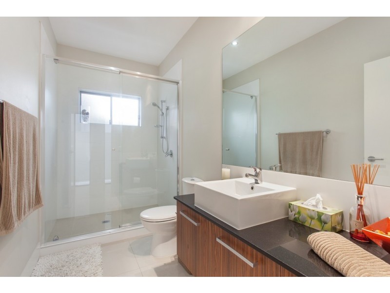 2241 GLENGALLON WAY, Hope Island QLD 4212