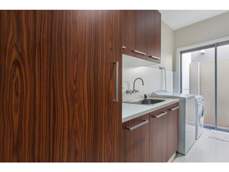 2241 GLENGALLON WAY, Hope Island QLD 4212