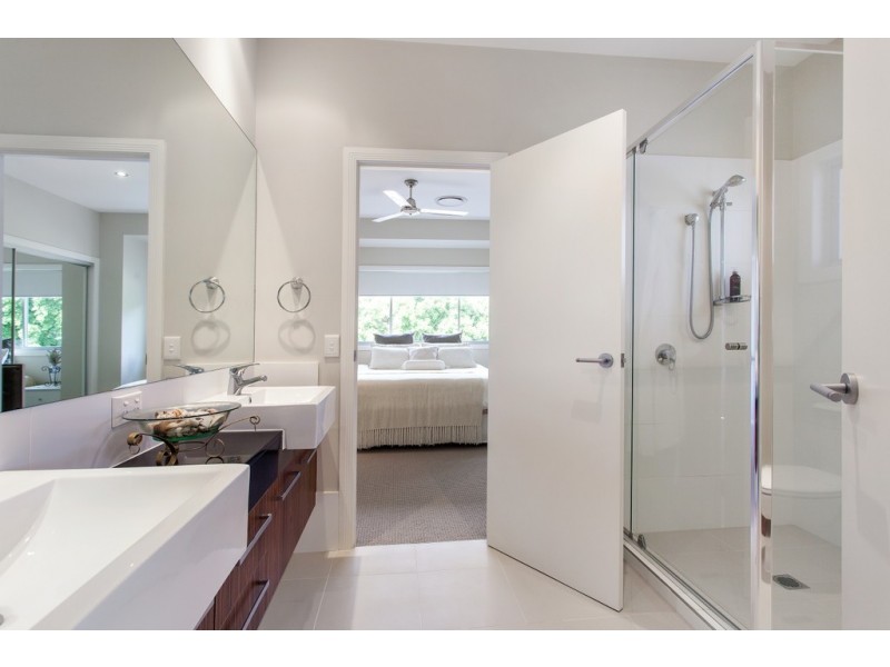 2241 GLENGALLON WAY, Hope Island QLD 4212