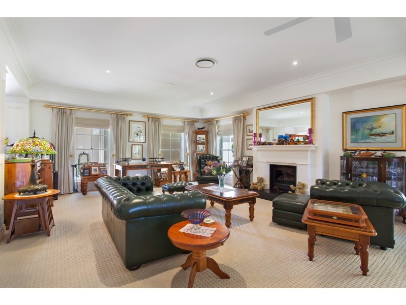 8058 RIVERSIDE DRIVE, Sanctuary Cove QLD 4212
