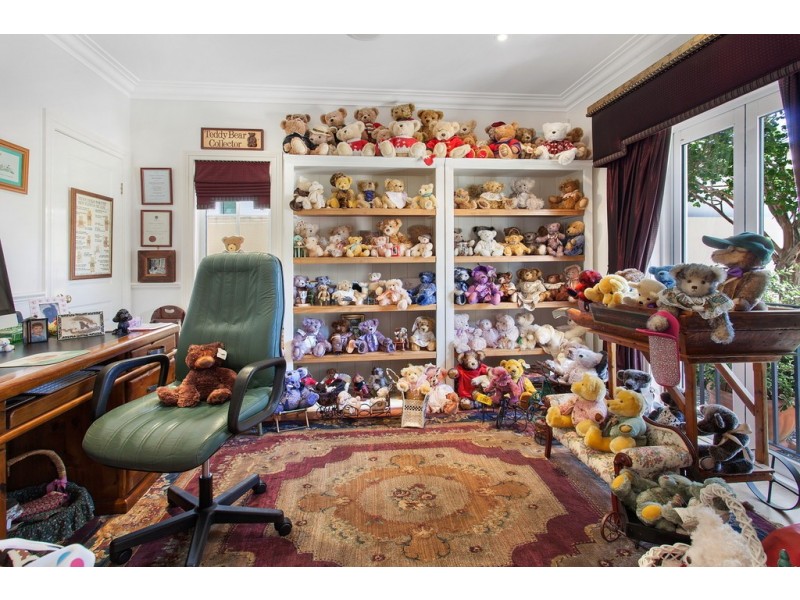 8058 RIVERSIDE DRIVE, Sanctuary Cove QLD 4212