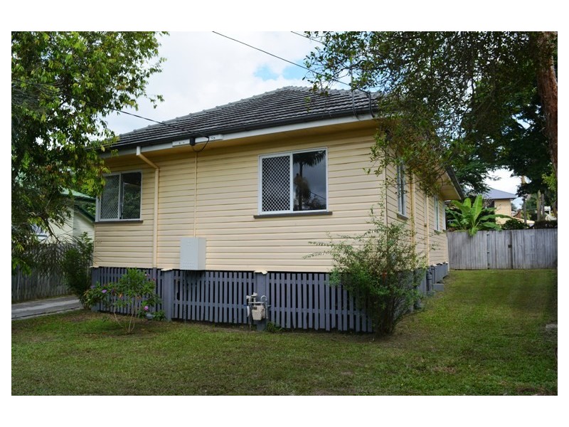 32 Garde Street, Stafford QLD 4053