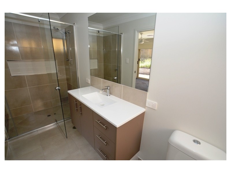 8 Toorak Road, Albany Creek QLD 4035