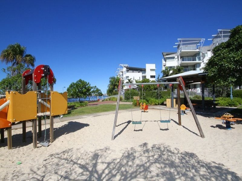 24 / 51 GRAND PARADE, Kawana Island QLD 4575