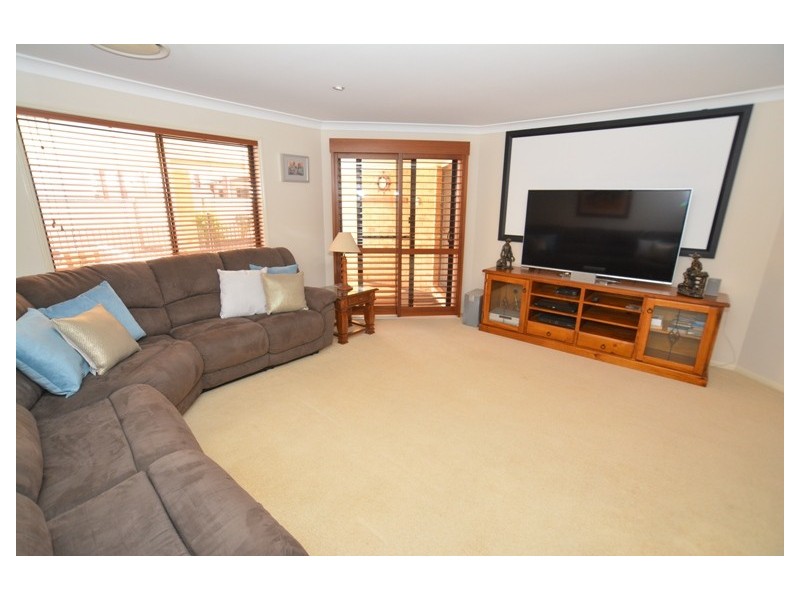 5 Hillside Court, Joyner QLD 4500