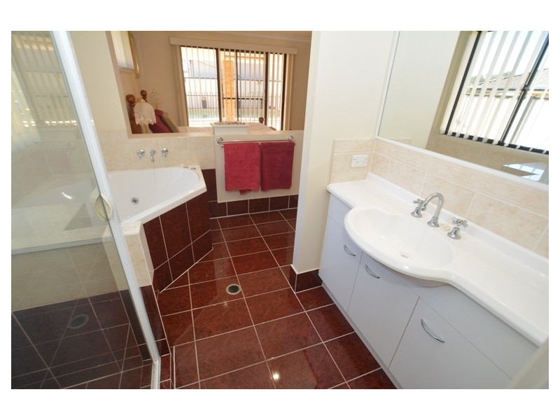 5 Hillside Court, Joyner QLD 4500