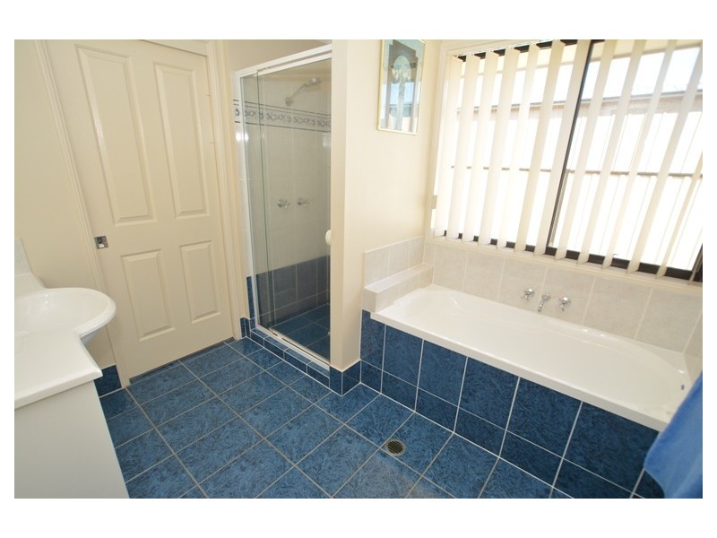 5 Hillside Court, Joyner QLD 4500