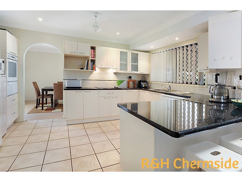 17 Ustinov Cres, Mcdowall QLD 4053