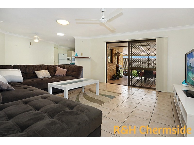 17 Ustinov Cres, Mcdowall QLD 4053