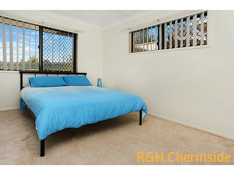 17 Ustinov Cres, Mcdowall QLD 4053