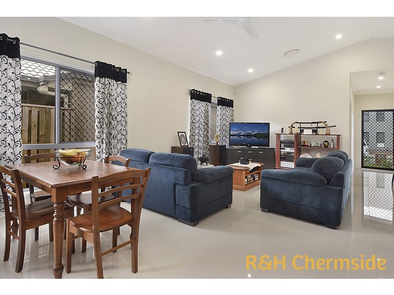 35 BLUE MOUNTAINS CRESCENT, Fitzgibbon QLD 4018