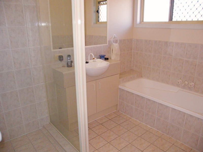 8 Acacia Cl, Fitzgibbon QLD 4018