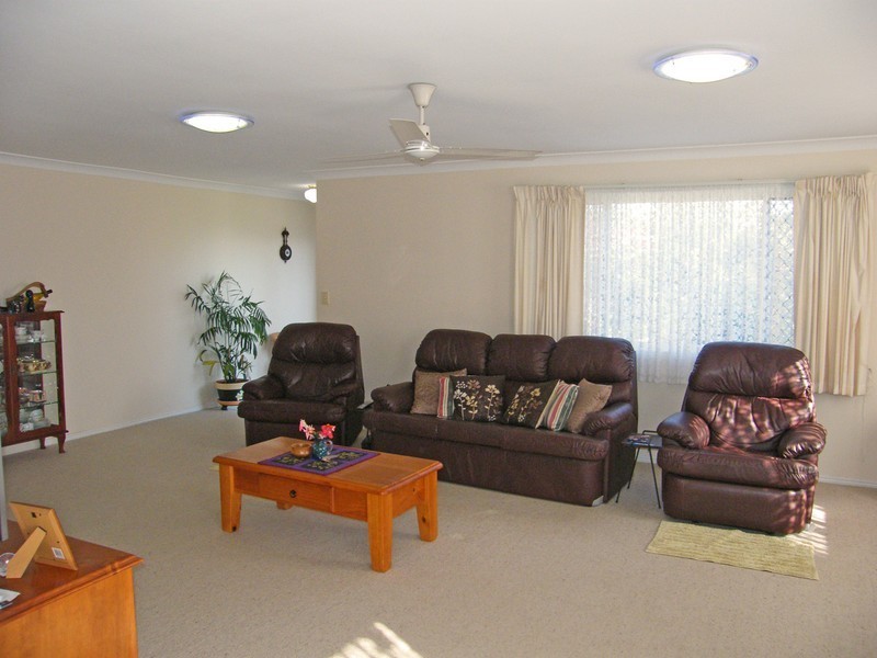 8 Acacia Cl, Fitzgibbon QLD 4018