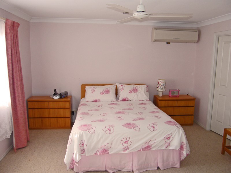 8 Acacia Cl, Fitzgibbon QLD 4018