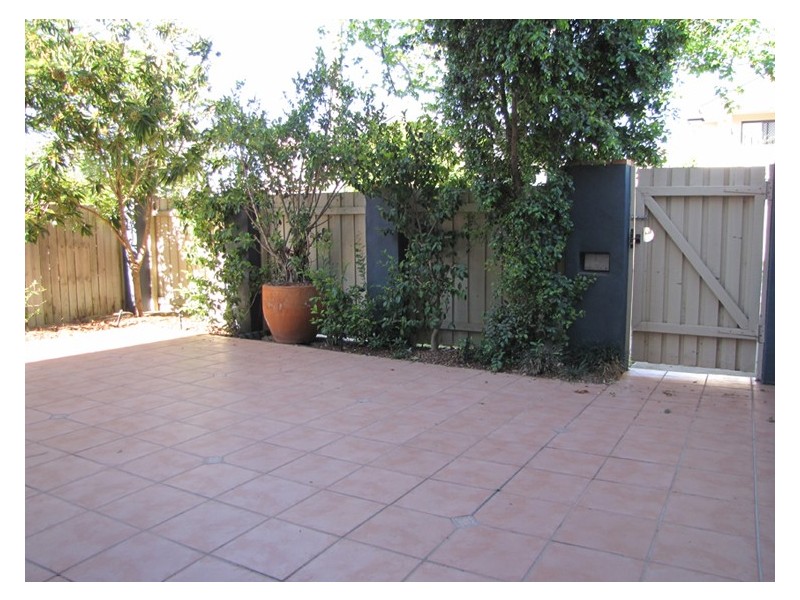 2/11 Eastleigh Street, Chermside QLD 4032