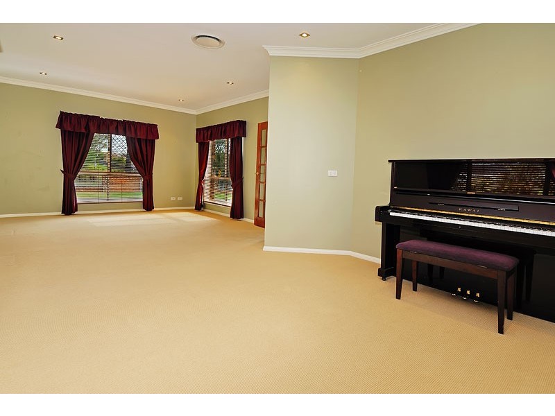 63 Darien St, Bridgeman Downs QLD 4035