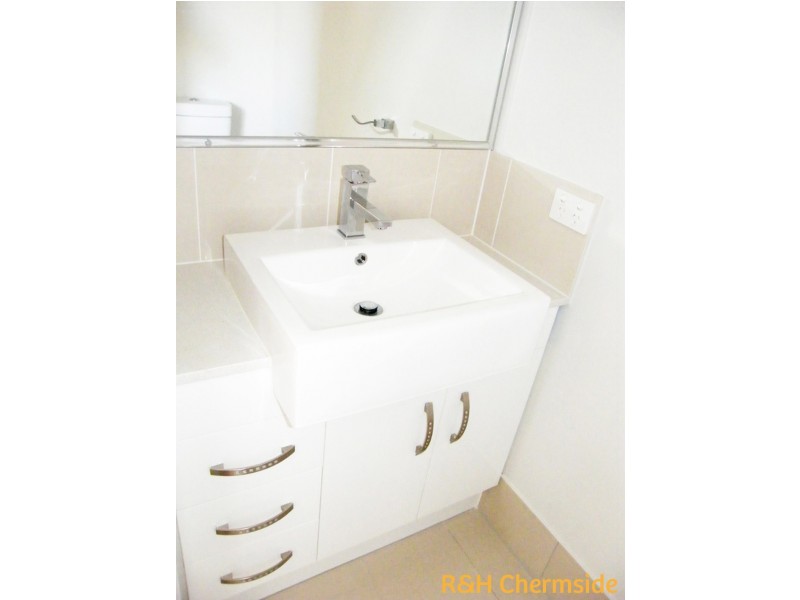 4/4 Ballantine St, Chermside QLD 4032