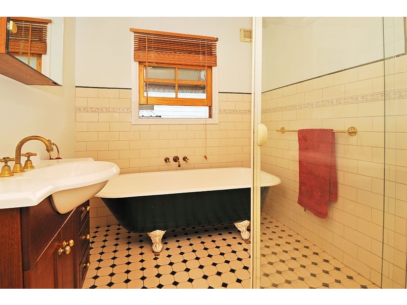 37 Toombul Tce, Nundah QLD 4012