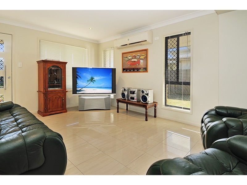 73 Caribou Cres, Fitzgibbon QLD 4018