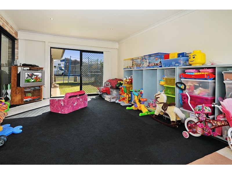 73 Caribou Cres, Fitzgibbon QLD 4018