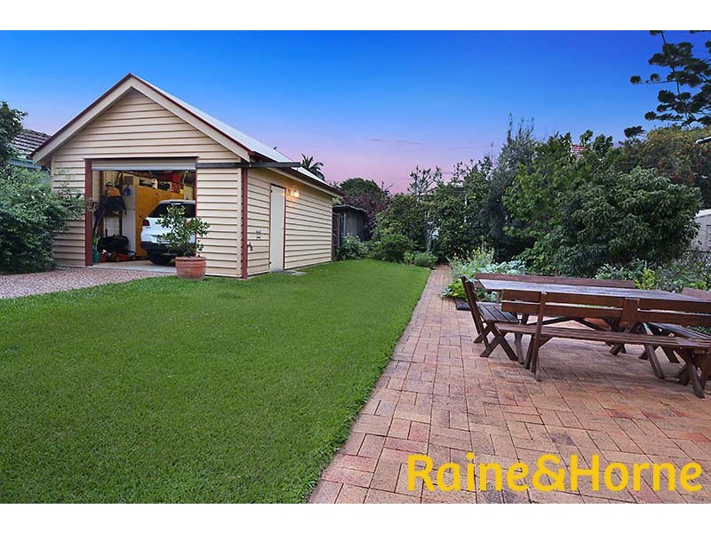 12 Darling Street, Sandgate QLD 4017