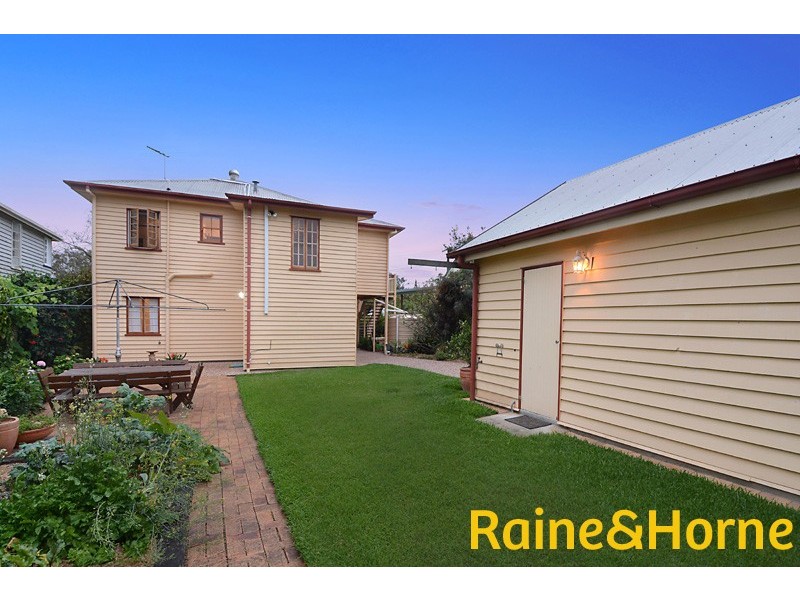 12 Darling Street, Sandgate QLD 4017