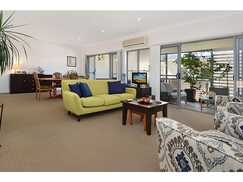 4 / 415 – 417 Scarborough Rd, Scarborough QLD 4020