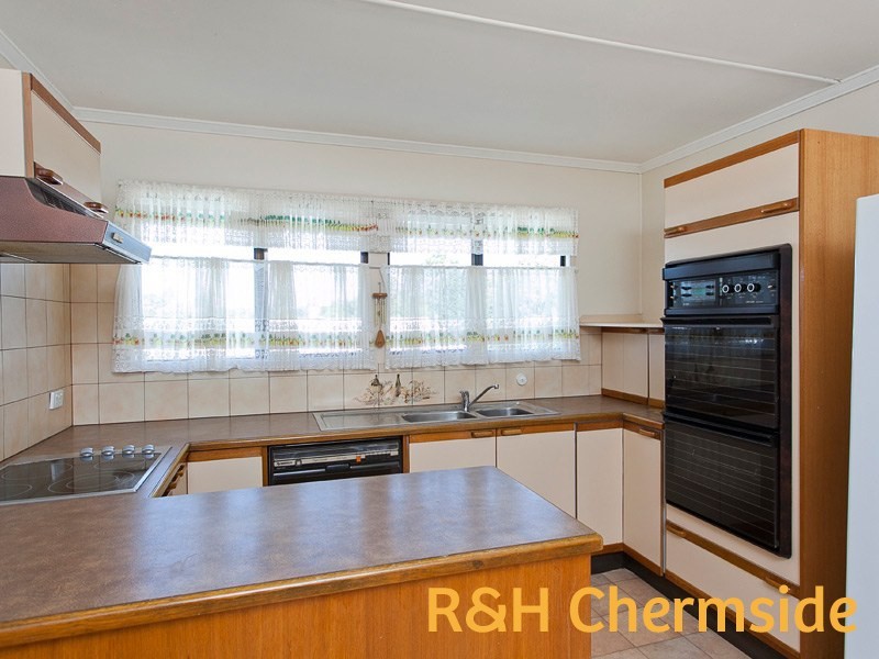 4 Brewster Street, Stafford Heights QLD 4053