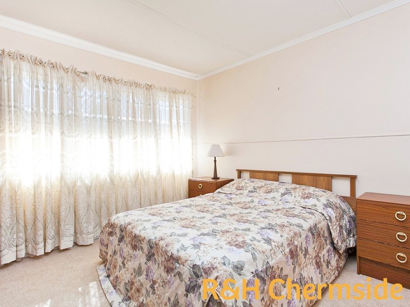 4 Brewster Street, Stafford Heights QLD 4053