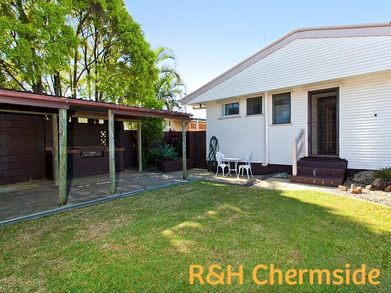 4 Brewster Street, Stafford Heights QLD 4053