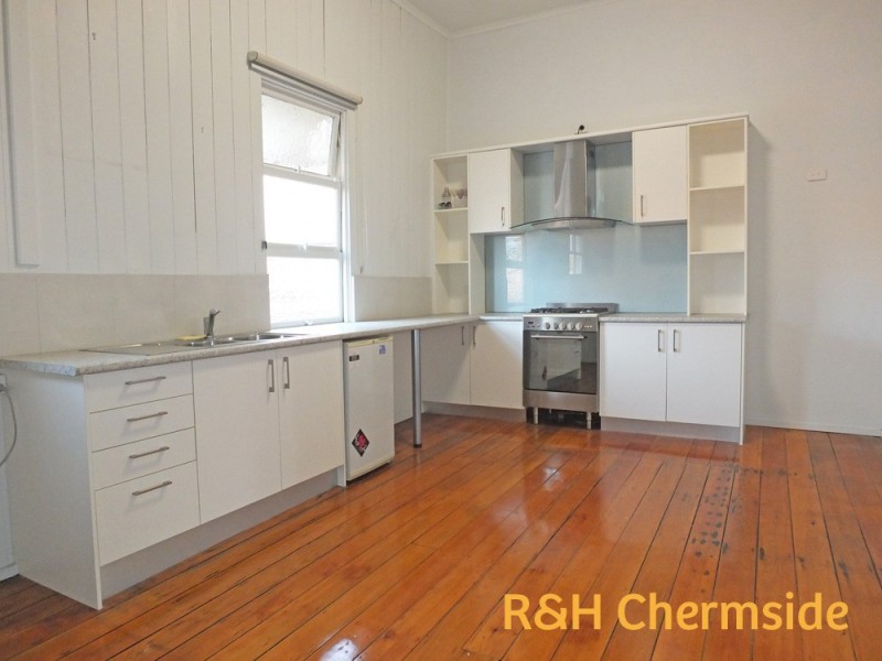 8 Hall St, Chermside QLD 4032