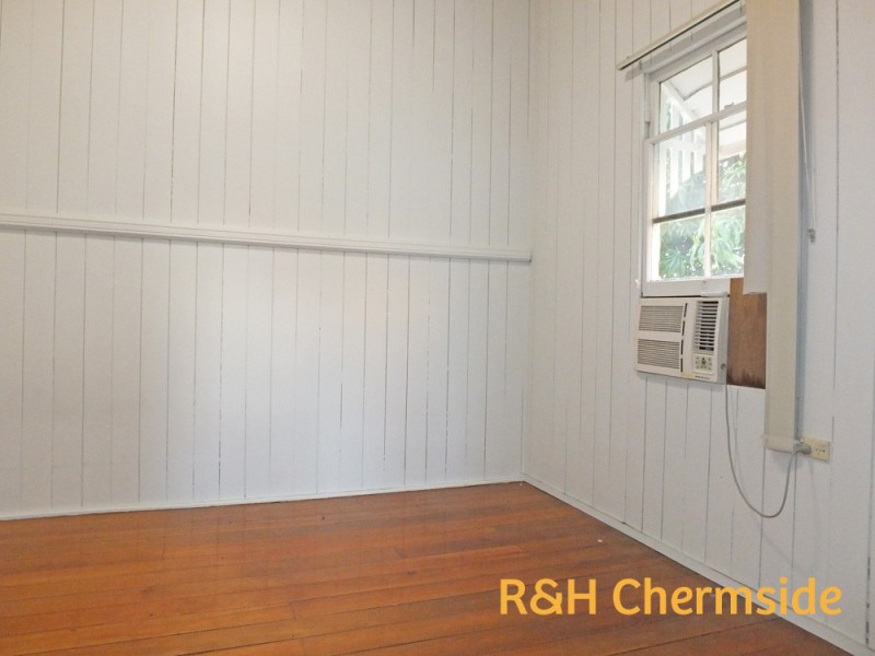 8 Hall St, Chermside QLD 4032