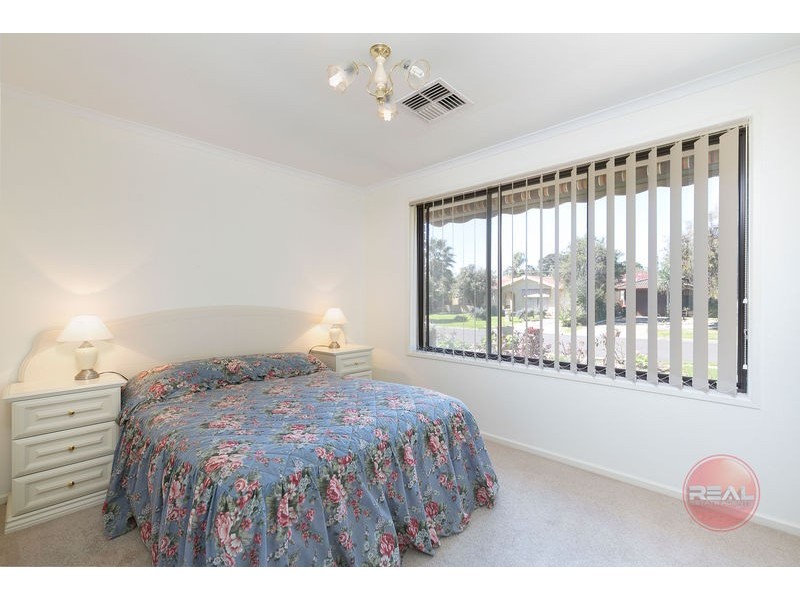 8 Lynly Court, Morphett Vale SA 5162