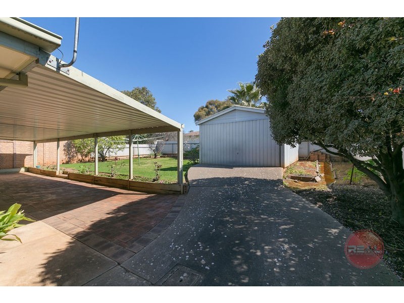 8 Lynly Court, Morphett Vale SA 5162