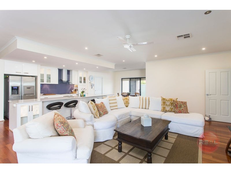 2 Holly Court, Mawson Lakes SA 5095