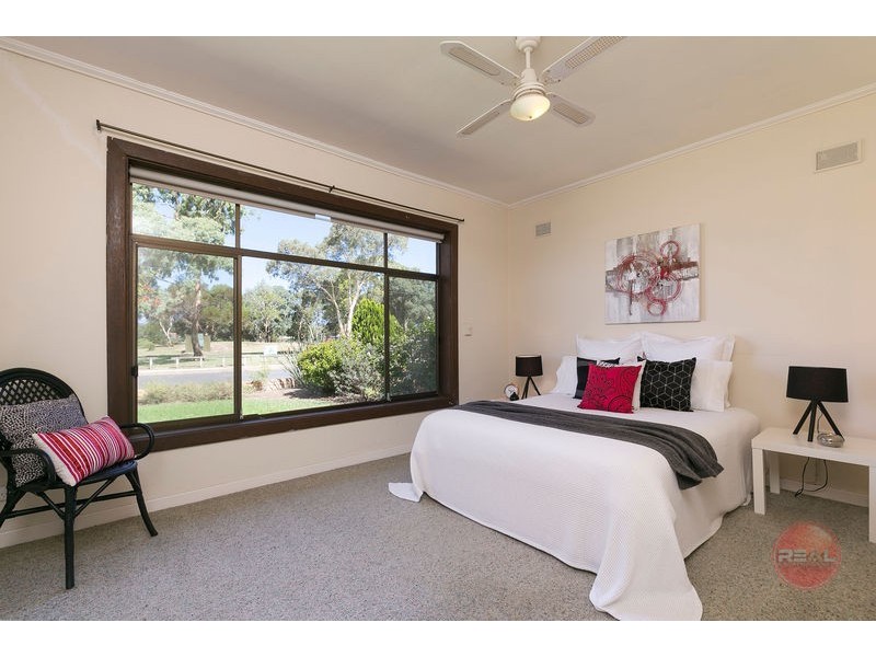 21 Duncan Avenue, Park Holme SA 5043