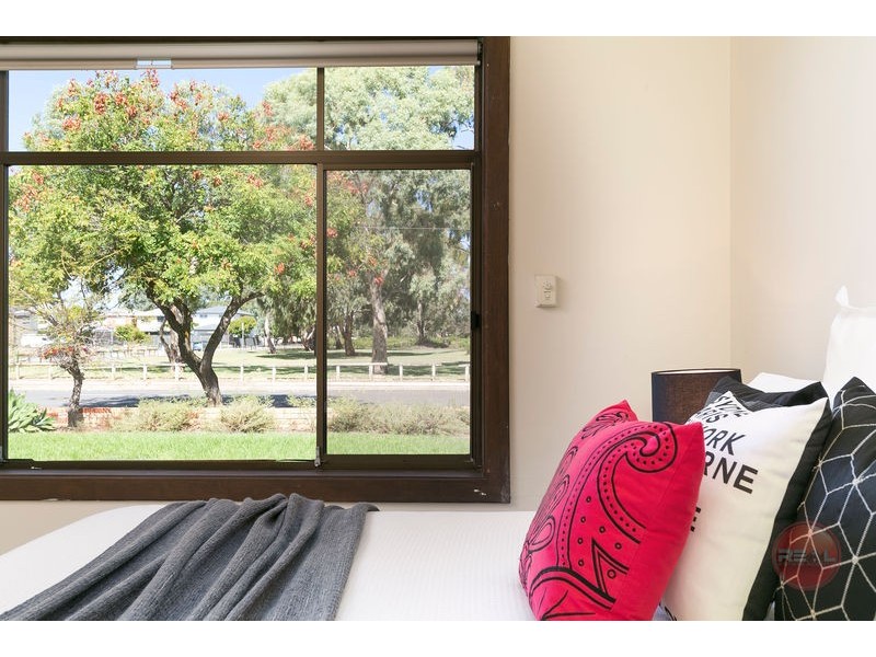 21 Duncan Avenue, Park Holme SA 5043