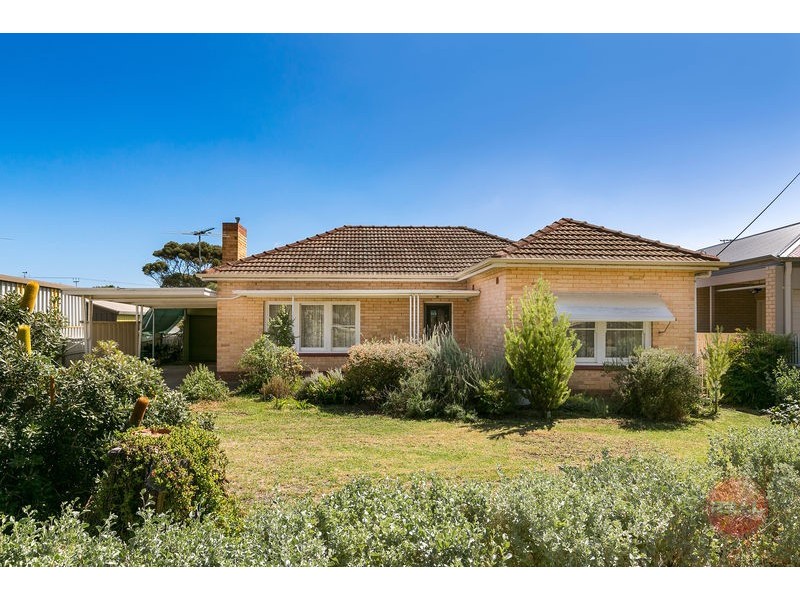 8 Cowra Crescent, Park Holme SA 5043