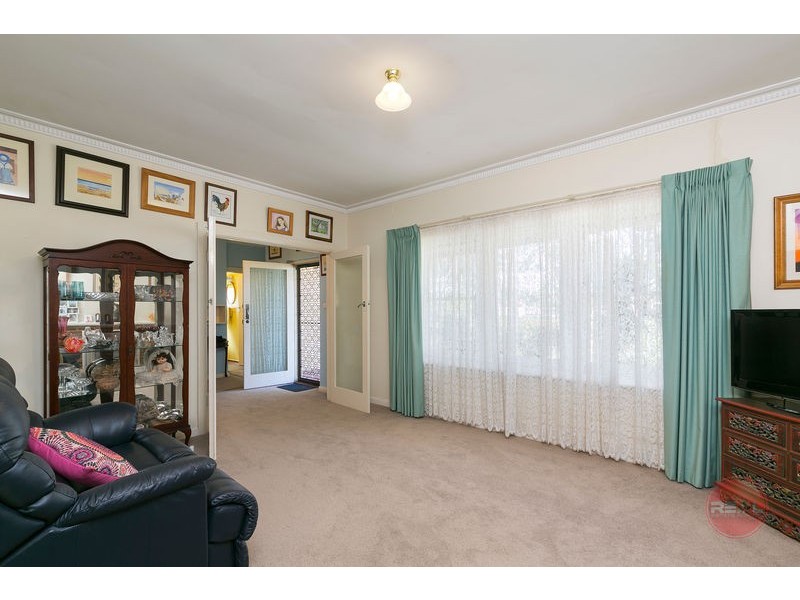 8 Cowra Crescent, Park Holme SA 5043