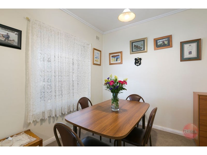 8 Cowra Crescent, Park Holme SA 5043
