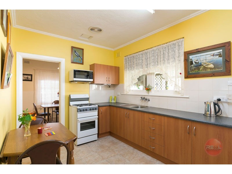 8 Cowra Crescent, Park Holme SA 5043