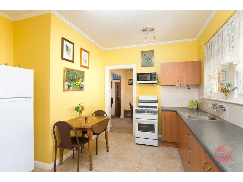8 Cowra Crescent, Park Holme SA 5043