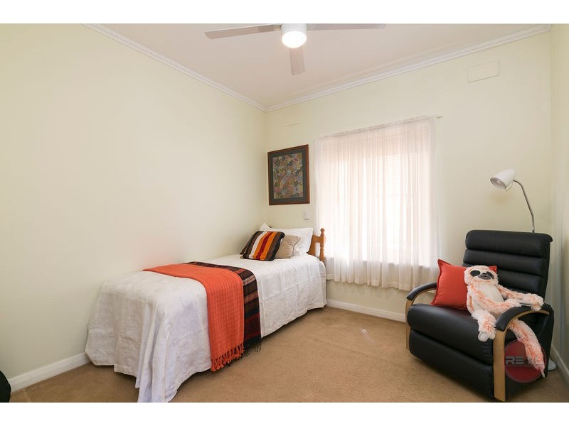 8 Cowra Crescent, Park Holme SA 5043
