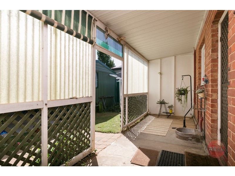 8 Cowra Crescent, Park Holme SA 5043