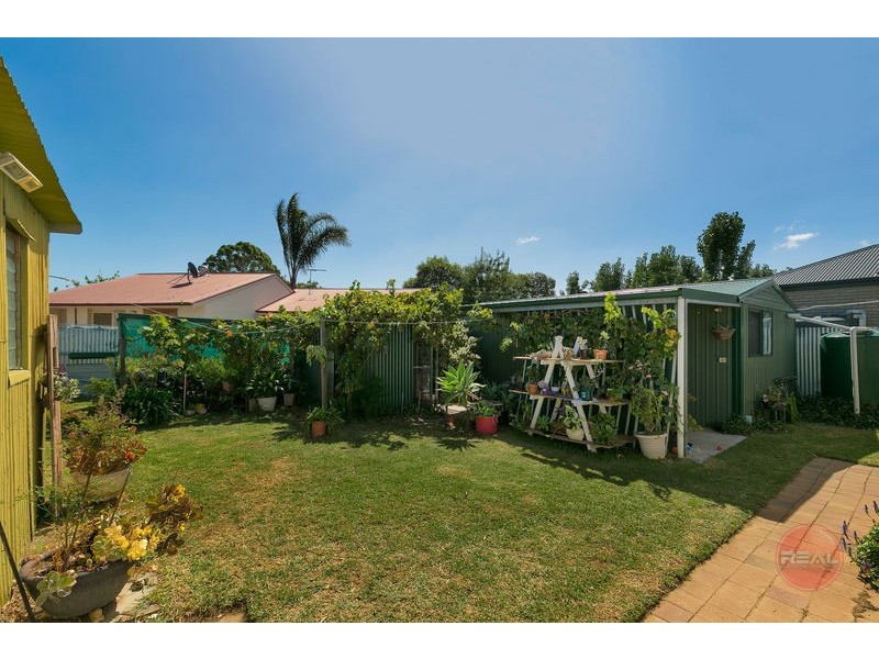 8 Cowra Crescent, Park Holme SA 5043