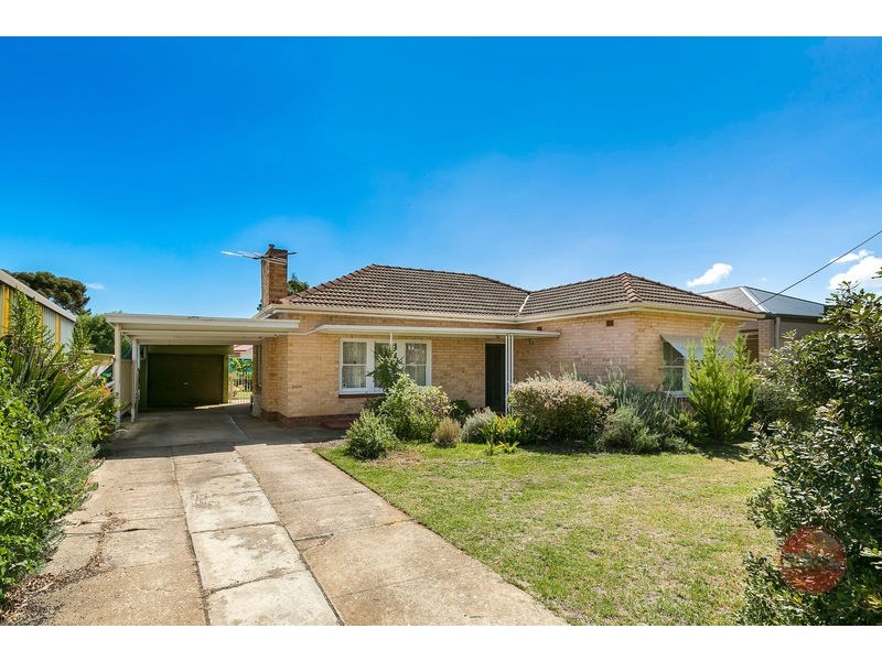 8 Cowra Crescent, Park Holme SA 5043