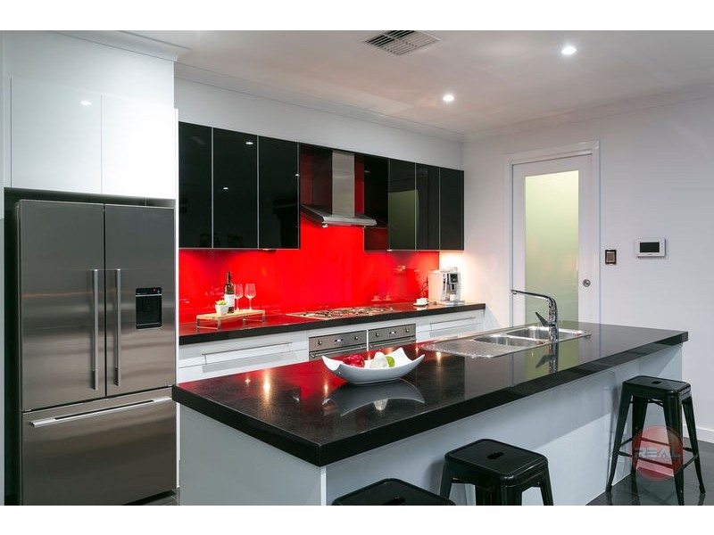 4 Pildappa Avenue, Park Holme SA 5043