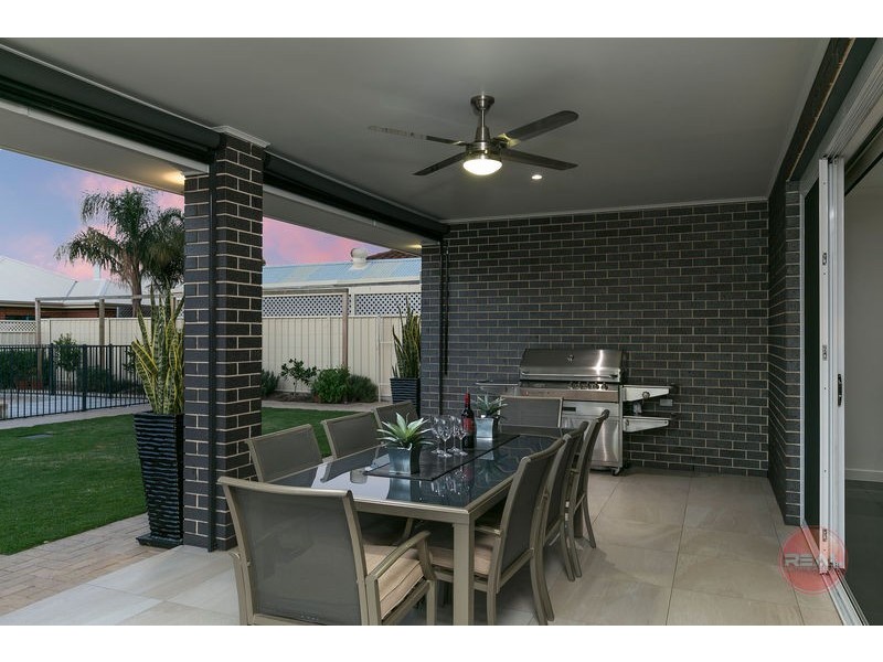 4 Pildappa Avenue, Park Holme SA 5043